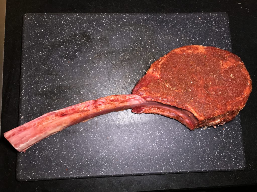 Tomahawk 2 met mix van paprikapoeder chilipoeder en suiker