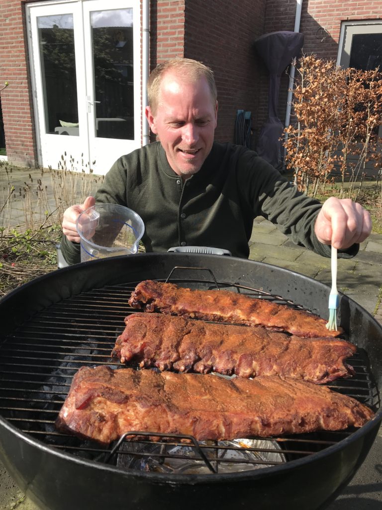 Spareribs insmeren